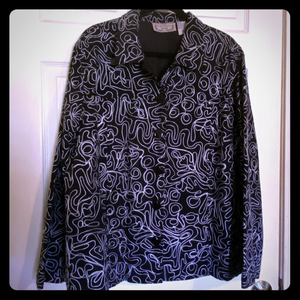 Women’s 2x embroidered black and white blazer
